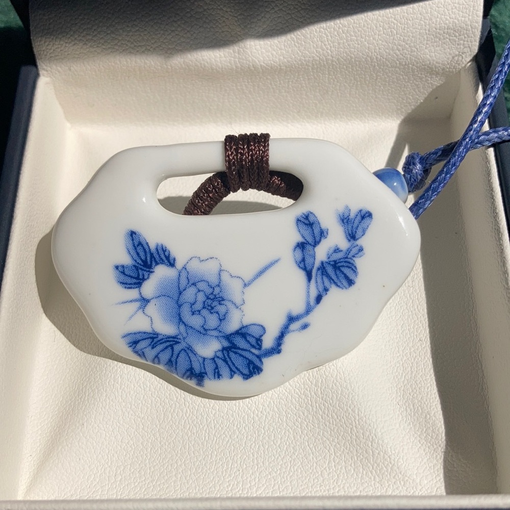 SALE💫5/$25💫Chinese Ceramic Floral Necklace